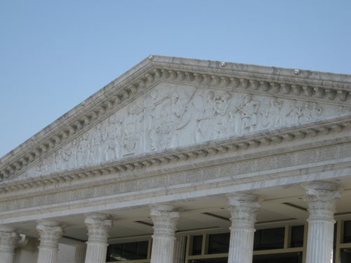 走进奢华的迪拜生活：一个车牌价值60万(组图)