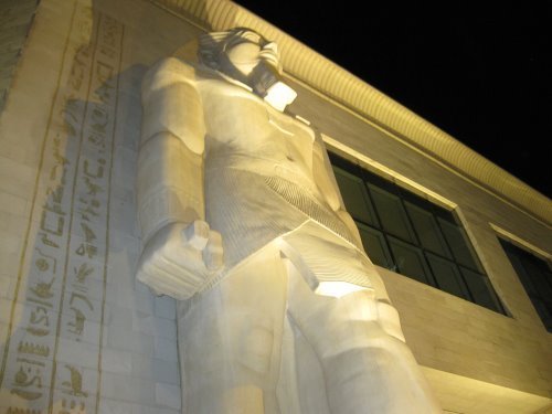 走进奢华的迪拜生活：一个车牌价值60万(组图)