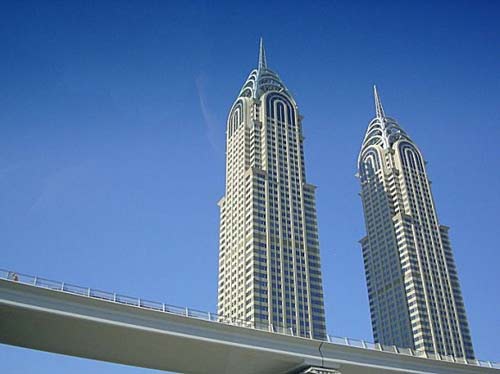 走进奢华的迪拜生活：一个车牌价值60万(组图)