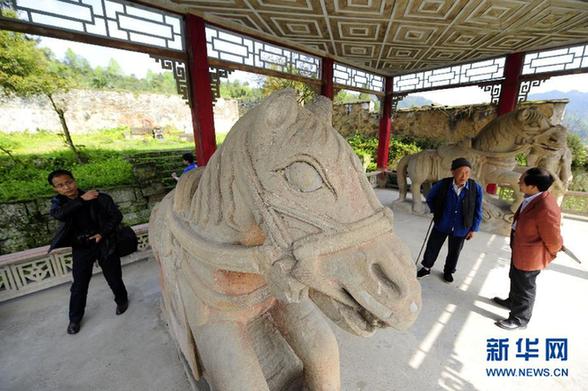 “一个老人，一座王城，一段湮灭的历史”
