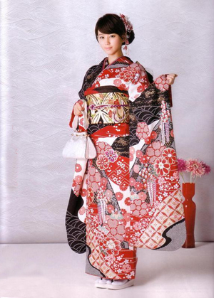 日本女人华丽和服背后的尴尬“秘密”