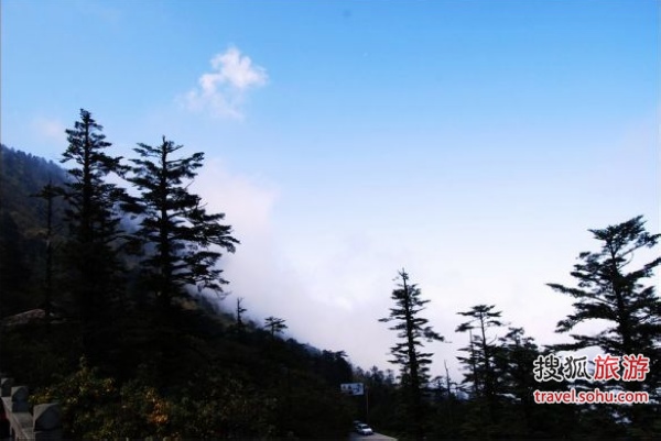 阳光下邂逅美景 六月四川游山玩水