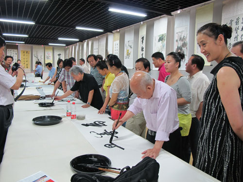 海峡两岸名人字画真迹展暨在京书画界名家现场文化交流会在京召开
