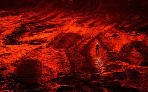 摄影师记录“世界最大熔岩湖”壮美景象