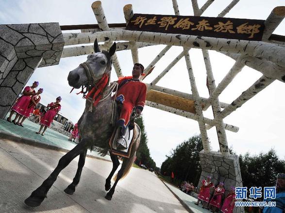 走进鄂伦春族“古伦木沓节”