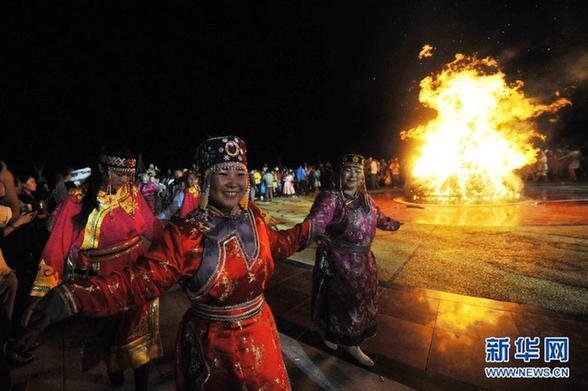 走进鄂伦春族“古伦木沓节”