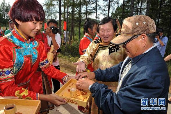 走进鄂伦春族“古伦木沓节”