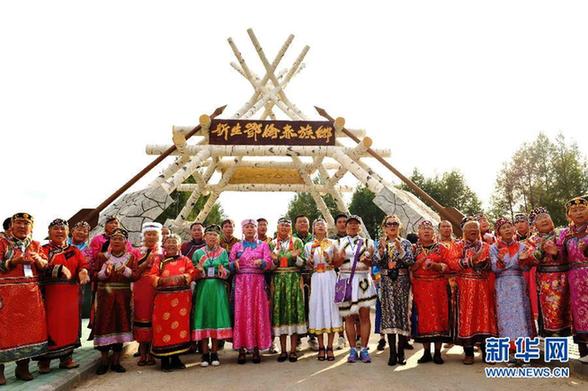 走进鄂伦春族“古伦木沓节”