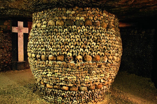 巴黎地下墓穴 600万人葬于此