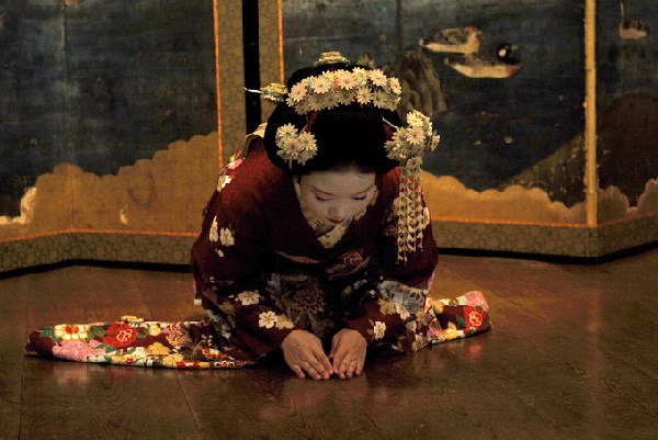 日本京都“花街”艺妓新年开门接客