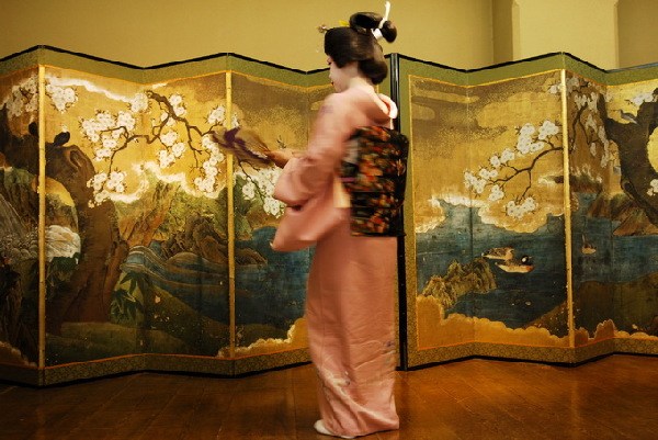 日本京都“花街”艺妓新年开门接客