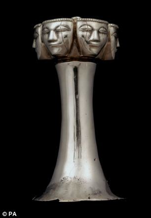 英国展出南美神秘黄金城文物:葬礼仪式黄金面具