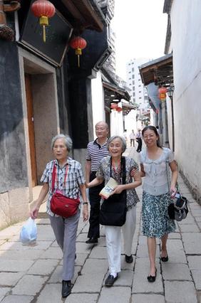 辛亥名杰后裔及专家学者参访福州辛亥革命史迹