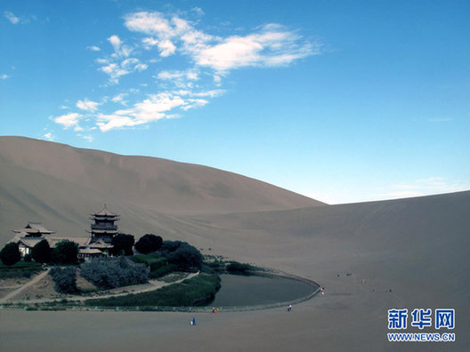敦煌“沙漠奇观”月牙泉水位回升