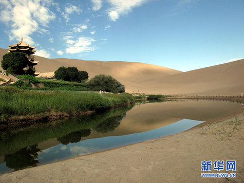 敦煌“沙漠奇观”月牙泉水位回升