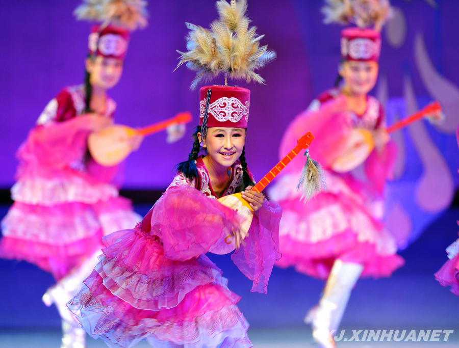 第二届中国新疆国际少儿艺术节开幕