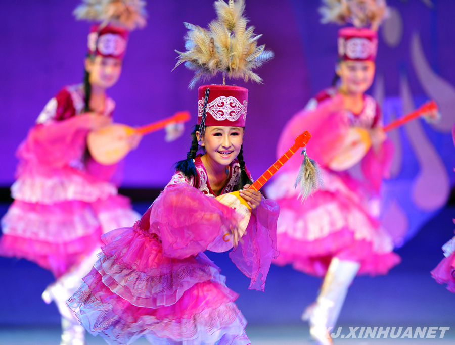 第二届中国新疆国际少儿艺术节开幕