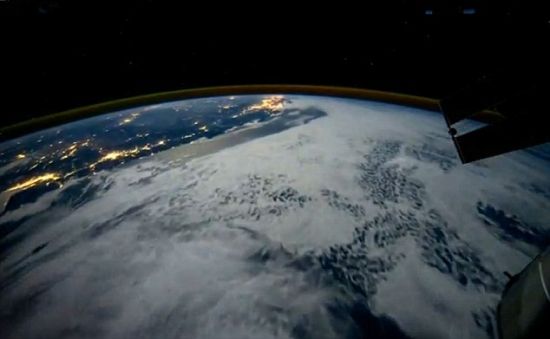 六百幅照片制成视频展现国际空间站看到地球美
