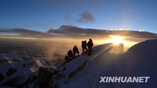 珠峰将建生态环境监测及登山旅游气象服务系统