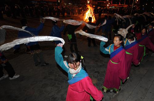 甘肃青海藏族群众喜迎藏历新年