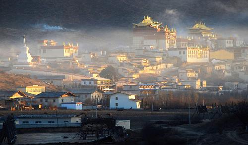 云南香格里拉:民族特色旅游使藏族群众收入显