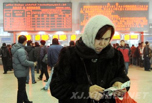 春运火车票开售 春运首日出疆车票售罄