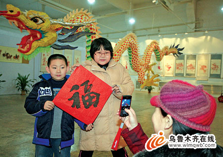 周末逛7坊街 花灯剪纸免费领取(图)