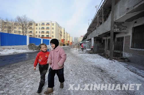 乌鲁木齐:棚户区居民新居里欢度节日
