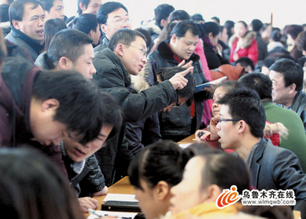 乌鲁木齐招聘会_乌鲁木齐 送岗位进社区 专场招聘会举行(4)