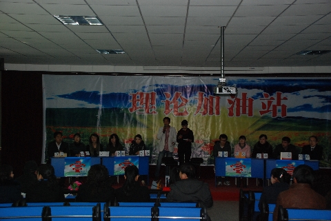 青河县见习大学生推动理论政策宣传