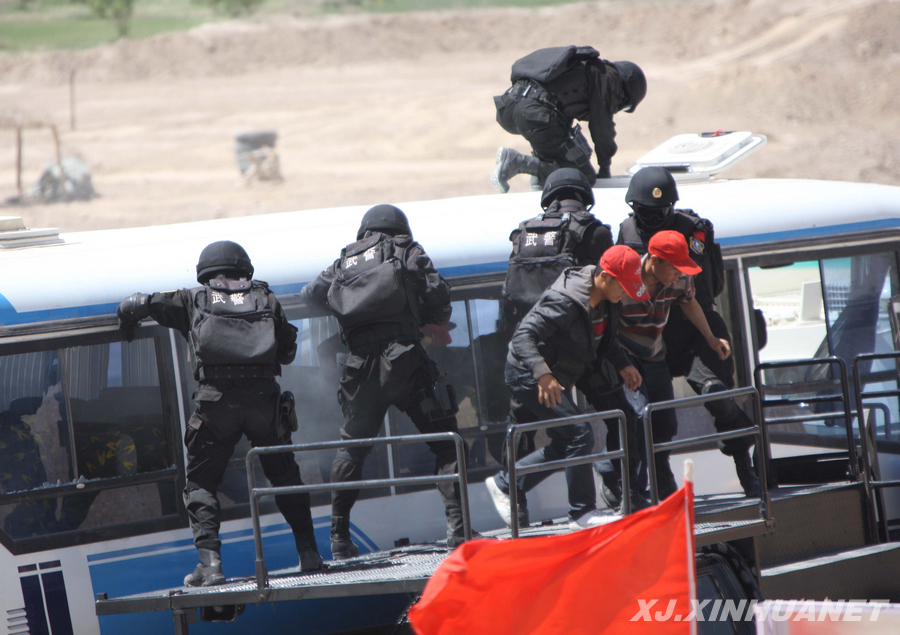 中吉塔执法安全机关举行联合反恐演习