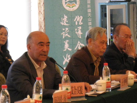 王蒙先生在疆演讲 话多民族文化的珍惜与发展