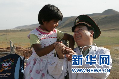 丹心映边陲 大爱动天山——记武警新疆总队医院院长庄仕华
