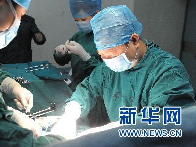 丹心映边陲 大爱动天山——记武警新疆总队医院院长庄仕华