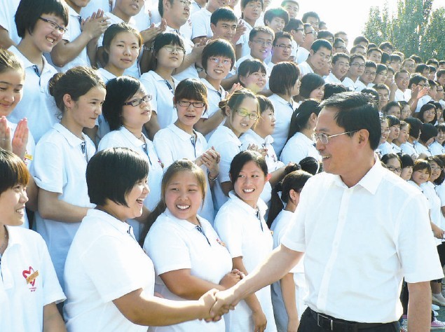 2011年大学生志愿服务西部计划兵团服务团出征