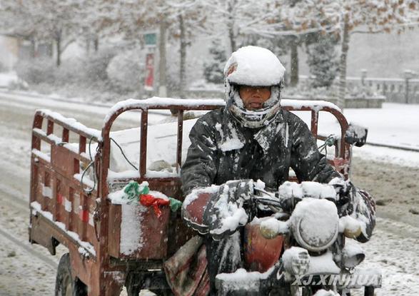 初雪降临阿勒泰