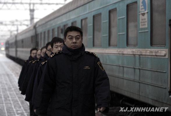 北疆低温天气持续 阿拉山口海关边检工作人员坚守岗位