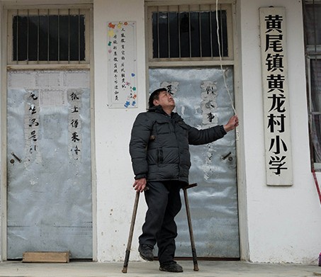 火车票自动售票机首进新疆高校