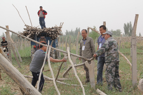 驻第三师红旗农场的“访惠聚”工作组开展工作掠影