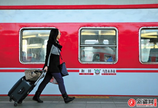 新疆和田玉龙号空调车首发（图）