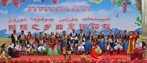 新疆和硕县庆祝诺茹孜节 上演斗狗斗鸡精彩民间活动(图)