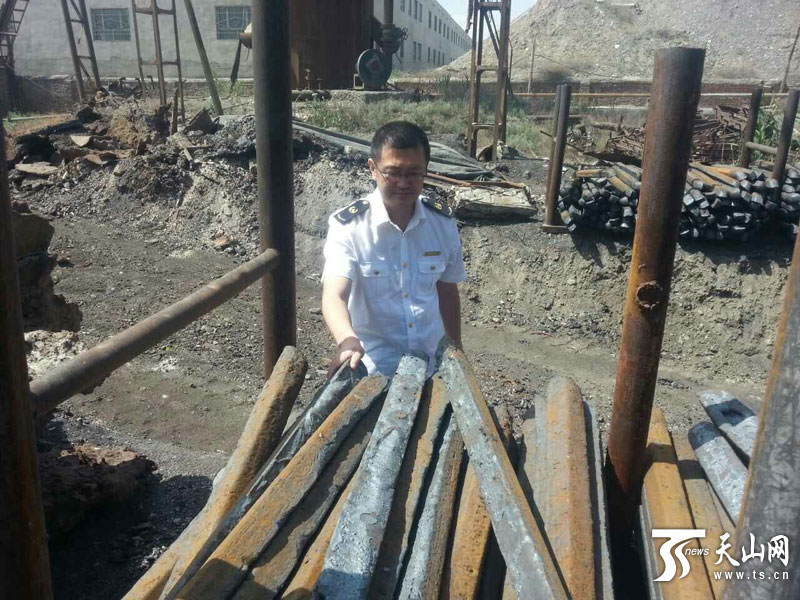 乌鲁木齐市质监局捣毁一违法生产地条钢加工厂