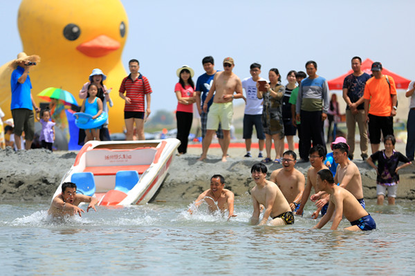 端午小长假博斯腾湖水上娱乐项目受青睐