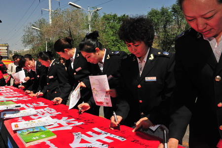 新疆特警总队开展“民族团结月”“安全防范月”活动