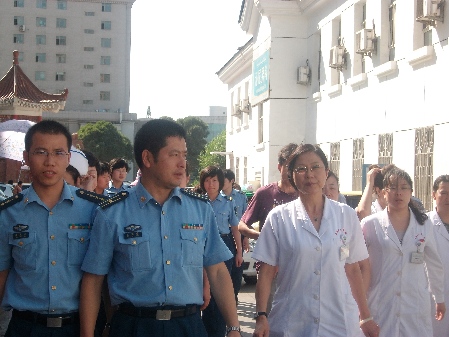 “为人民服务”是我们终身的义务