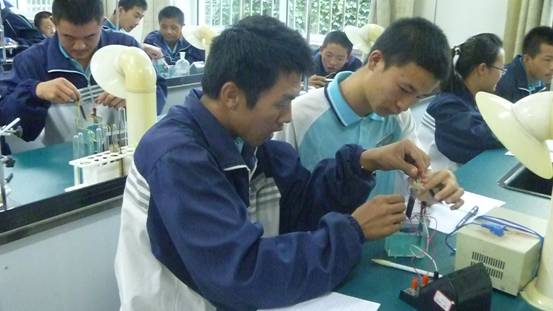 和硕县一中举办中学生化学实验操作技能竞赛