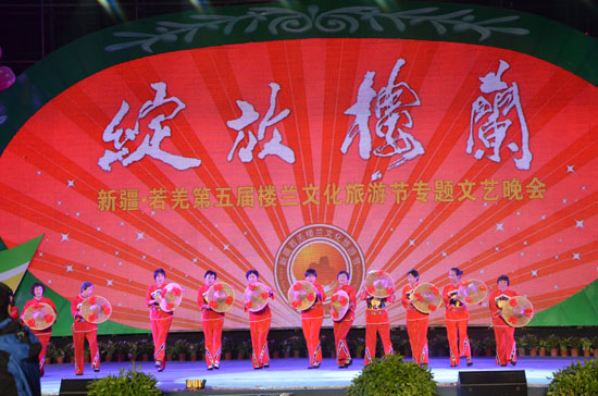 新疆若羌第五届楼兰文化旅游节“绽放楼兰”文艺晚会激情上演