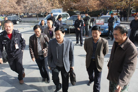 新疆自治区公安厅督察组莅临奎屯市检查“十八大”安保工作