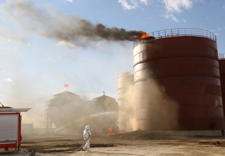 克拉玛依举行石油石化高危行业消防演练