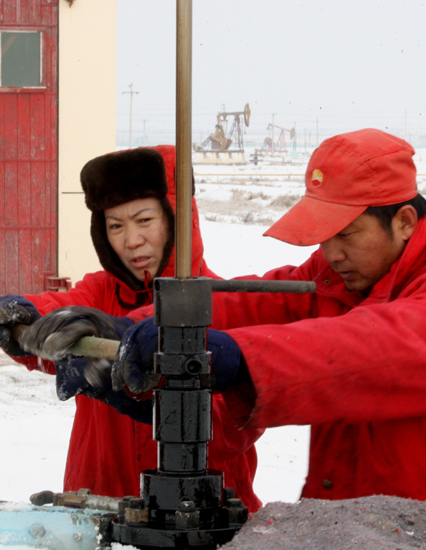 克拉玛依油田遭遇入冬首场降雪